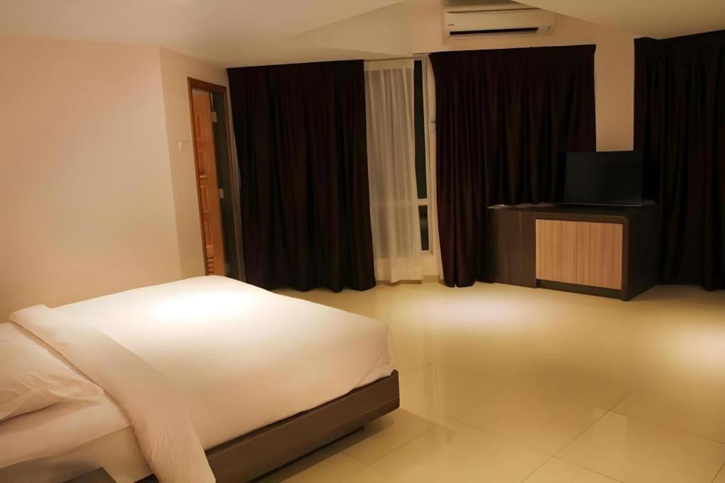 Ktc Hotel Sungkai Exterior photo